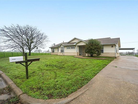 2nd image of 1606 Robert E Lee Dr