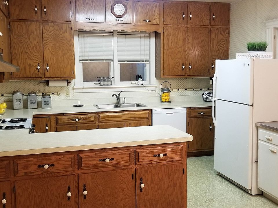 2nd image of 420 S 2nd St