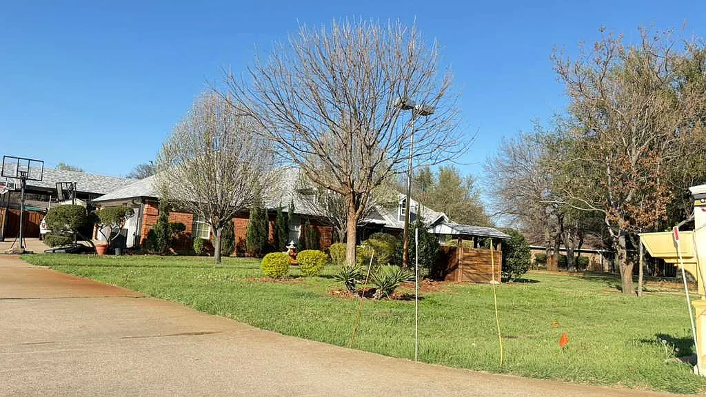 4 bed, 2.5 bath, 2850 sqft, $4,950 — Photo 3
