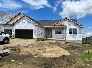 4709 Wild Horse Dr, Cedar Falls, IA 50613