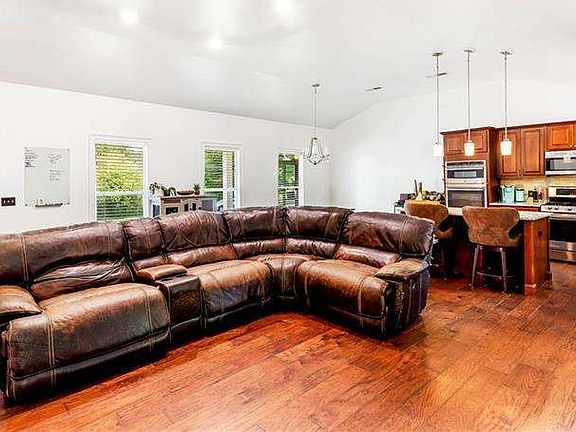4th image of 1262 Jordan Rd