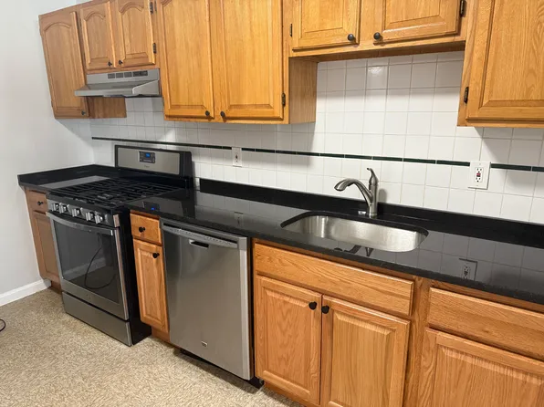 30 Hillis Rd APT 3, Hyde Park, MA 02136