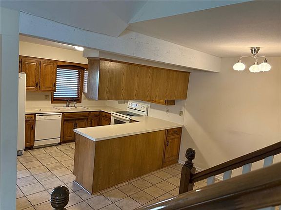 5th image of 10826 W 115th Pl