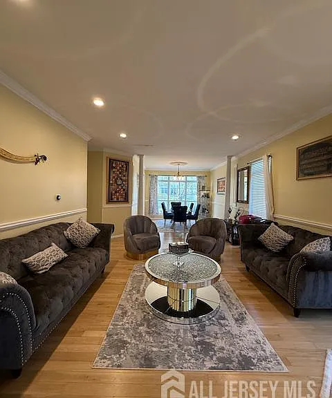 32 Marion Dr — Photo 4