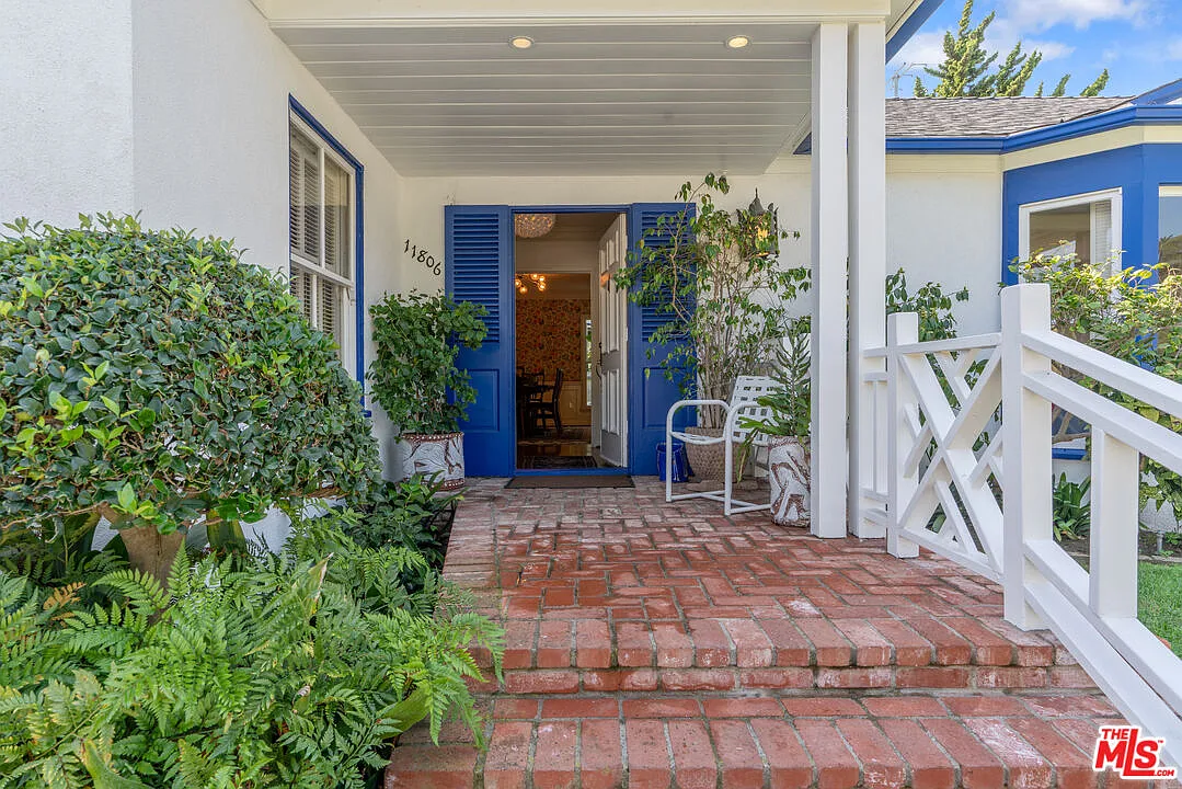 4 bed, 4.0 bath, 3247 sqft, $9,000 — Photo 1