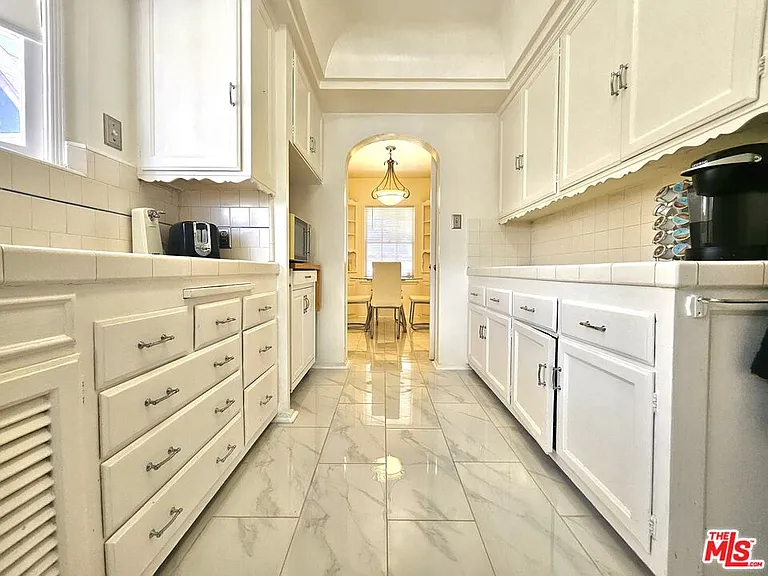 2211 W 78th Pl — Photo 10
