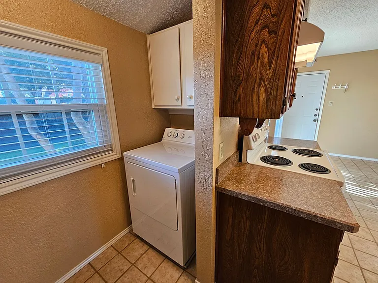 400 Hallmark Dr — Photo 14