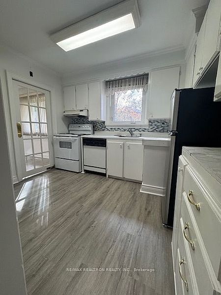 Toronto House for rent - 4 Bedrooms — photo 9