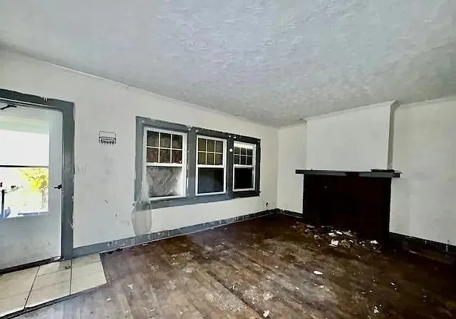 136 Pointview Ave — Photo 5