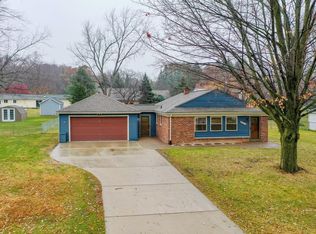 4916 Rioview Dr, Clarkston, MI 48346