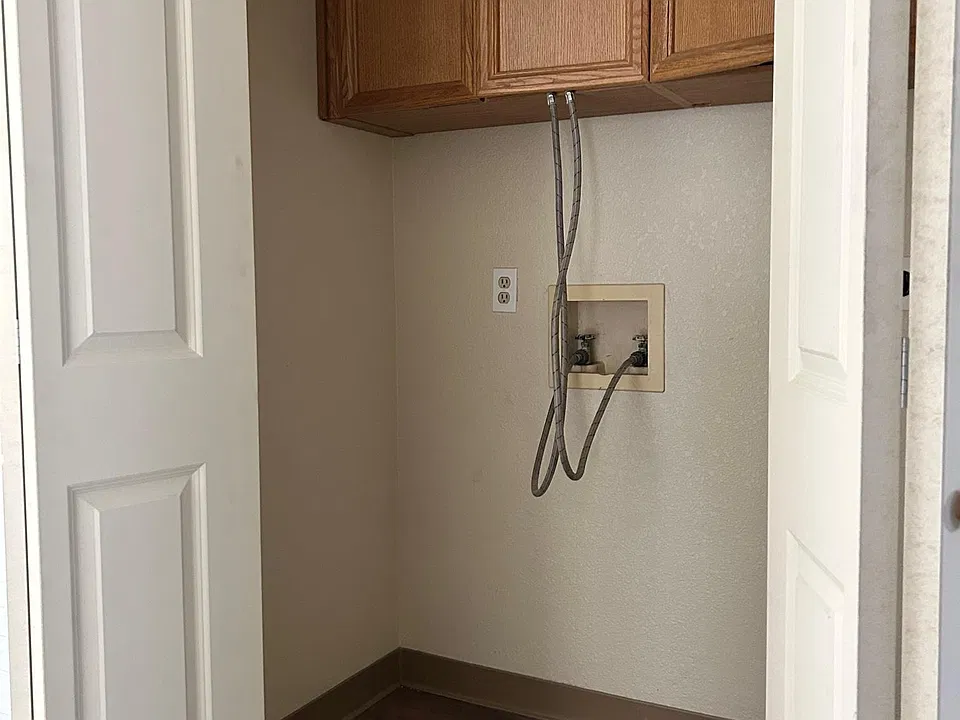 washer & dryer hook ups