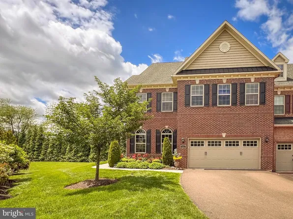 414 Saint James Ct, Langhorne, PA 19047