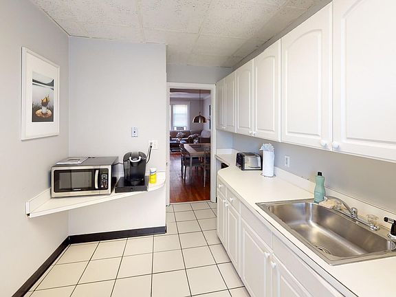 5th image of 41 Longwood Ave #5