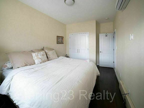 5th image of 3318 24th Ave #1