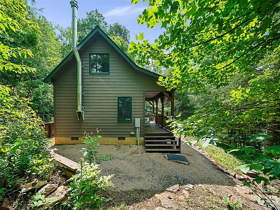 3rd image of 262 Little Pond Dr