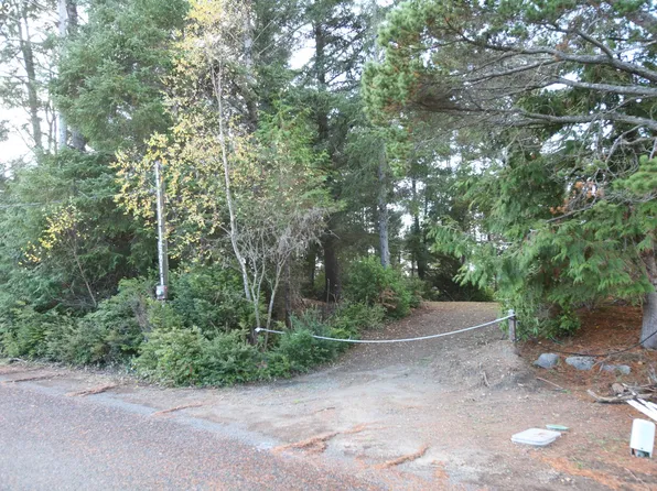 27911 K St, Ocean Park, WA 98640