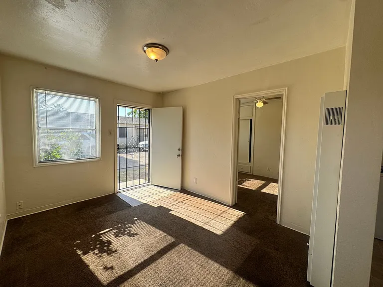 1018 Wilson Ave — Photo 2