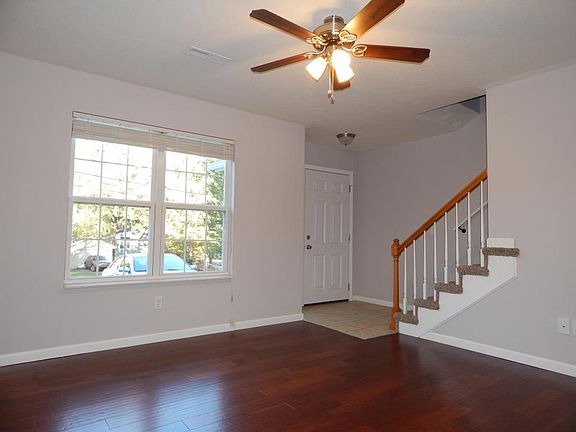3rd image of 7638 Chatham Cir
