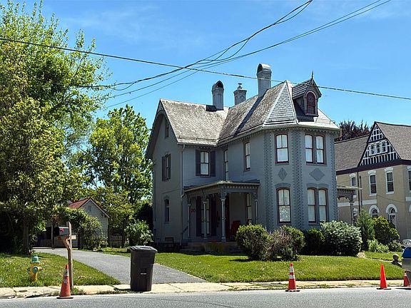 3rd image of 20 W Pennsylvania Ave