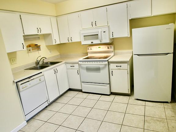 3rd image of 1814 S Willoway Cres