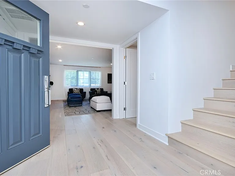 4641 Cahuenga Blvd — Photo 4