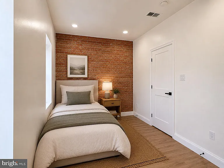 2762 Martha St — Photo 18