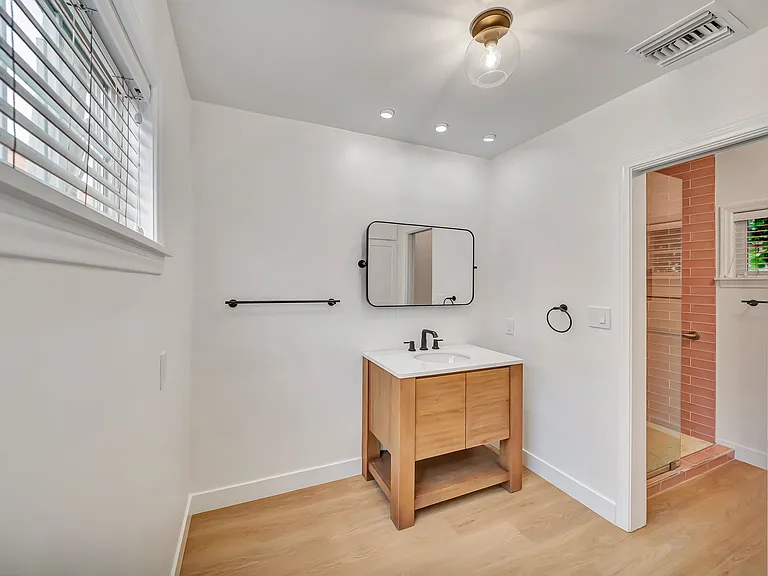 546 S Beachwood Dr — Photo 20