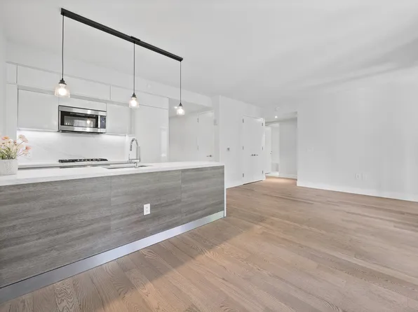 505 West 43rd Street image 13 of 30