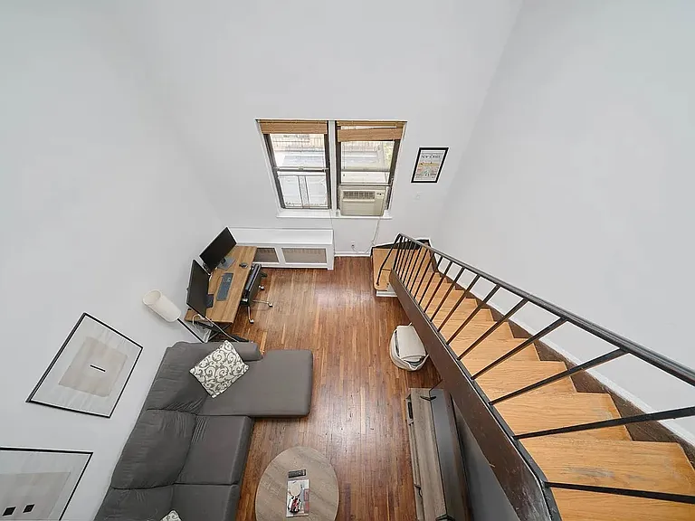 131 E 17th St #14 — Photo 3