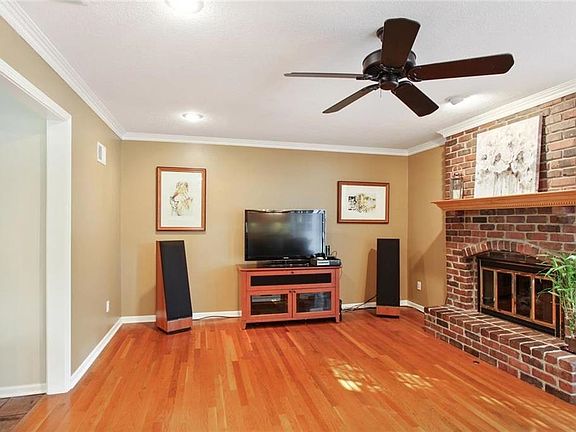 The  faimily room is light and bright,