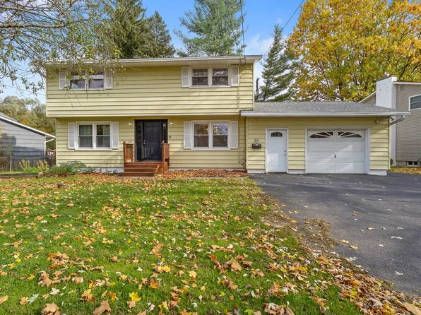 20 Apricot Ln, Liverpool, NY 13090