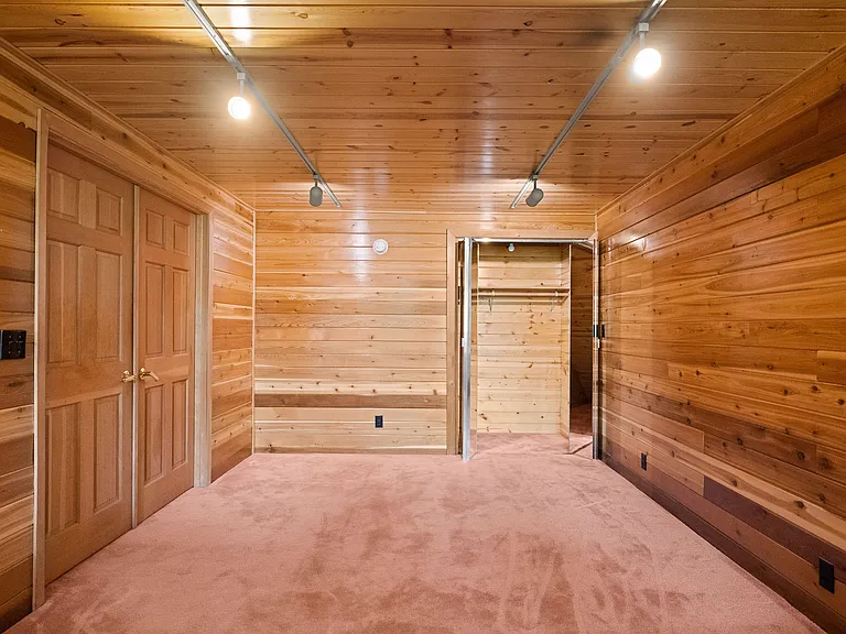726 Goldfinch Rd — Photo 24