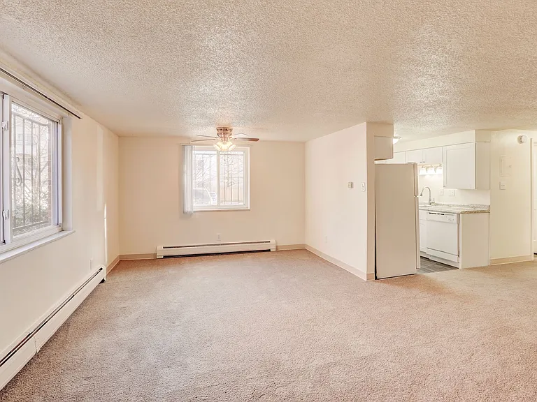 Allison Court Apartments — Photo 32