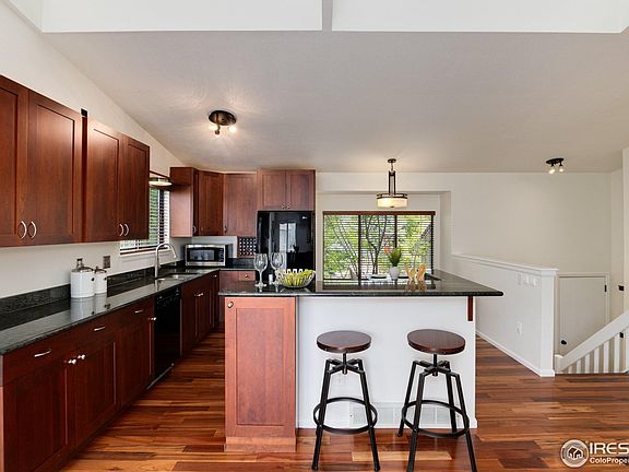 5th image of 226 Lois Cir