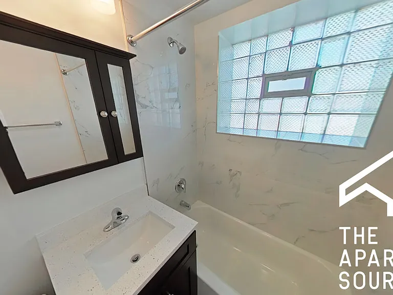1553 N Mohawk St #3 — Photo 4
