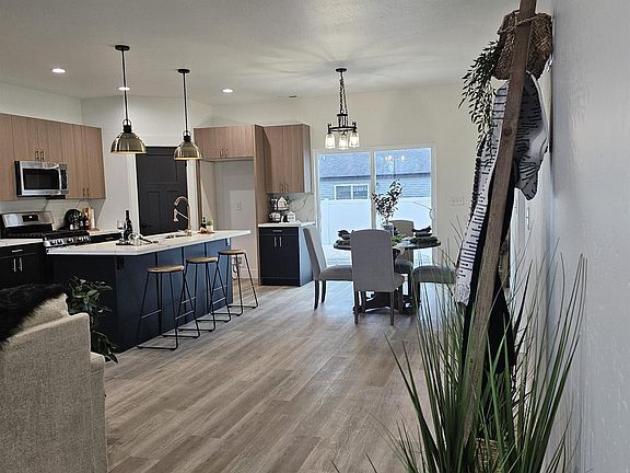 2nd image of 1209 Jade Dr