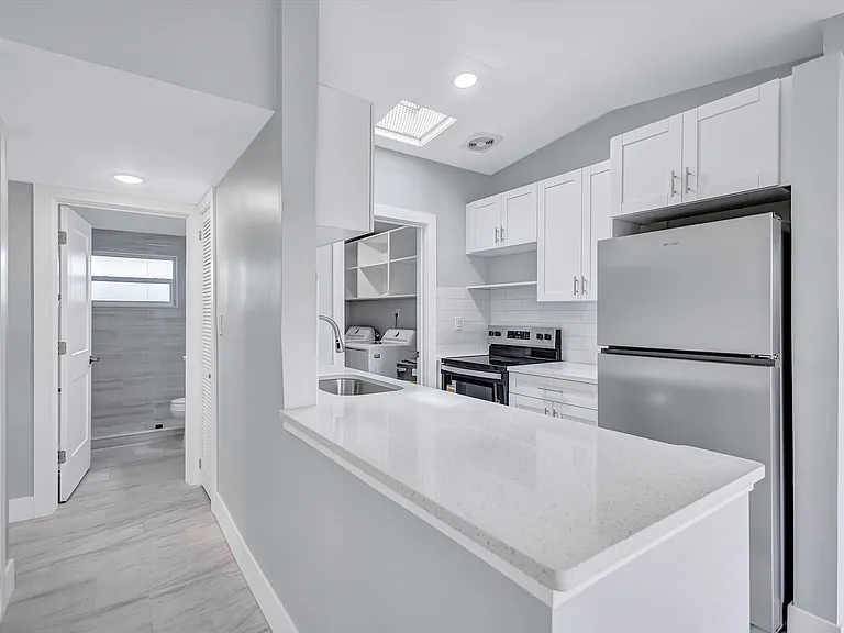 325 Capri Blvd #2 — Photo 12