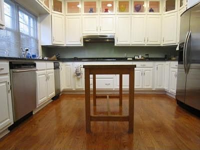 3rd image of 524 Woodlawn Ave