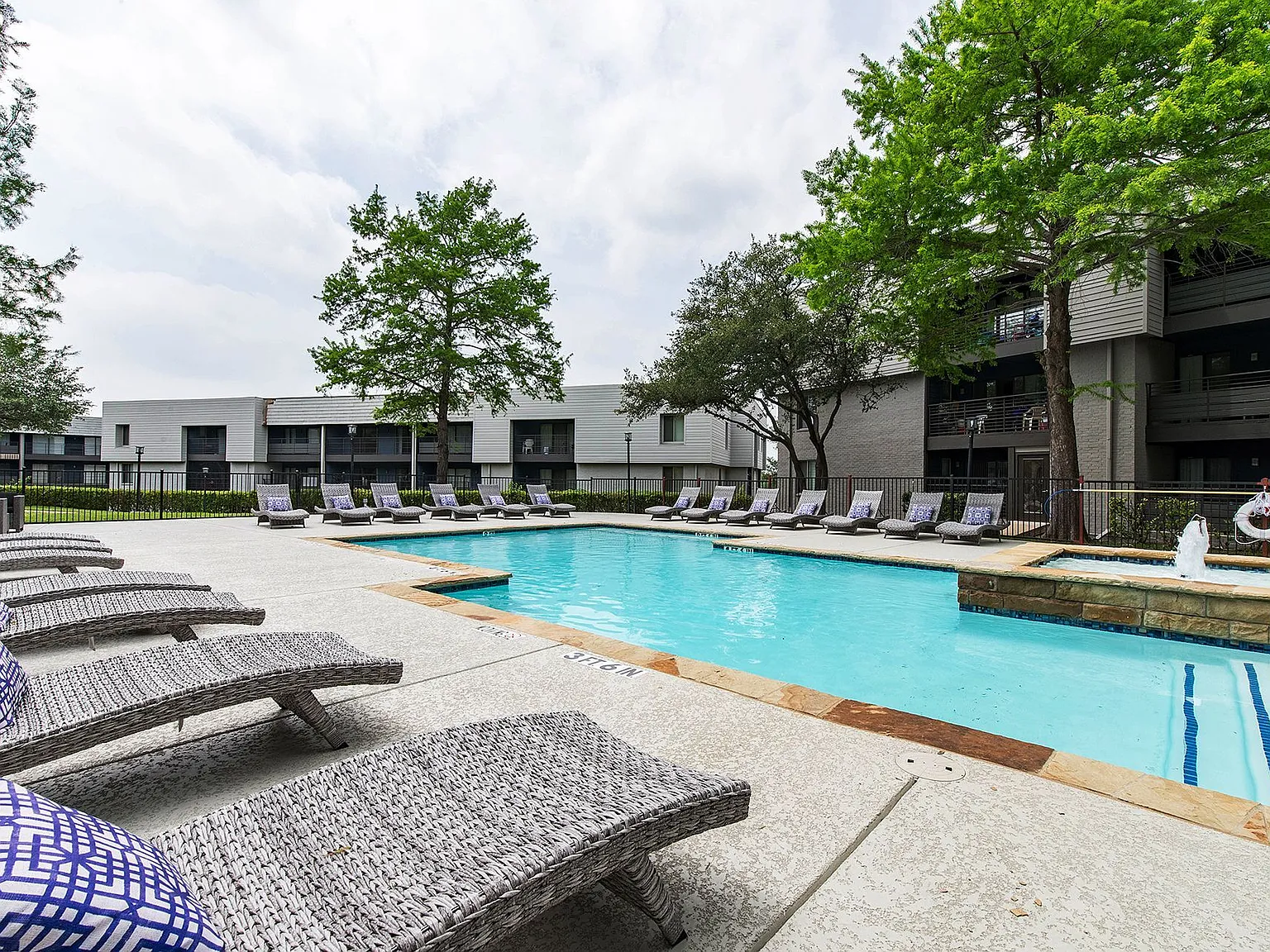 Halston — Photo 3