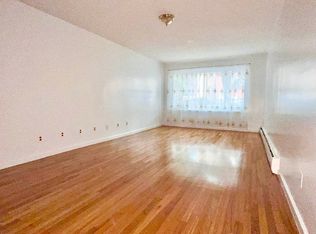 25-28 35th St #1, Astoria, NY 11103