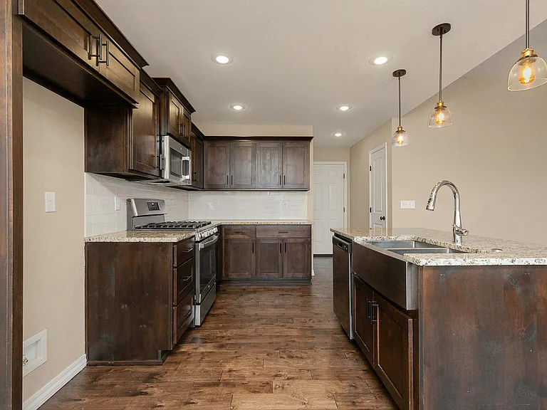 1053 S Christopher Ave — Photo 9