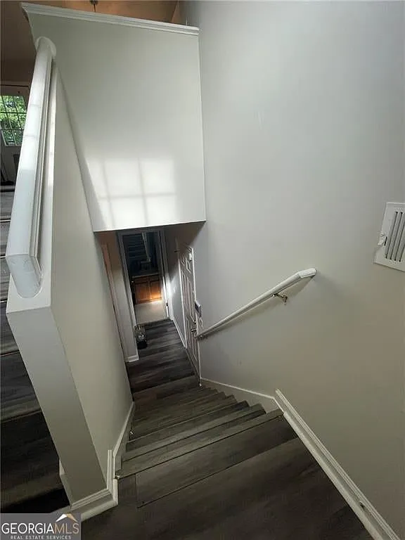 3 bed, 1375 sqft, $2,300 — Photo 3