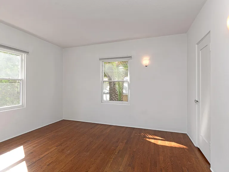 3759 7th Ave — Photo 5