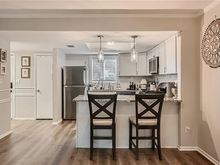 15 Little Silver Ct SE — Photo 3