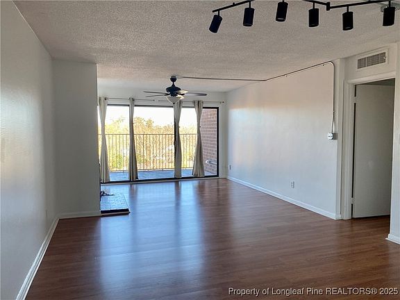 3rd image of 1100 Clarendon St APT 601