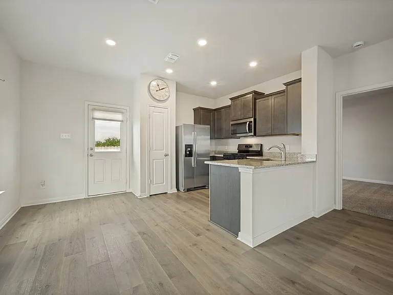 8213 White Wolf Trl — Photo 11