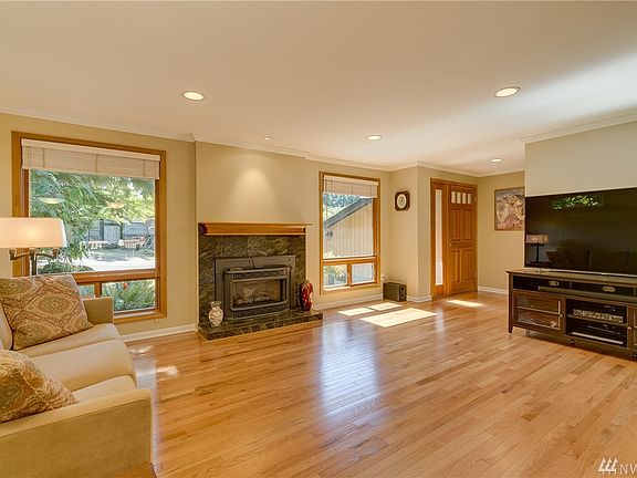 5th image of 8120 NE 121st St