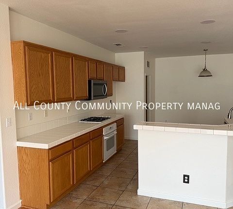 3rd image of 10609 Palomino Ave
