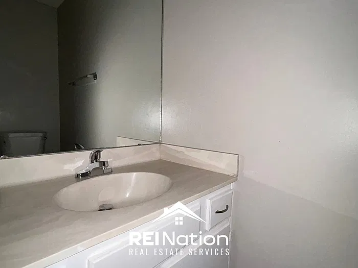 3 bed, 2.5 bath, 1737 sqft, $1,895 — Photo 4