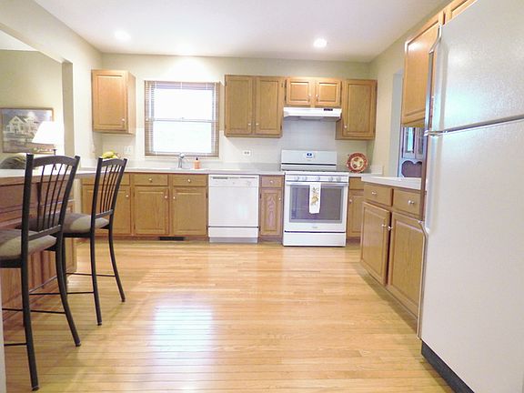 4th image of 238 Windsor Dr